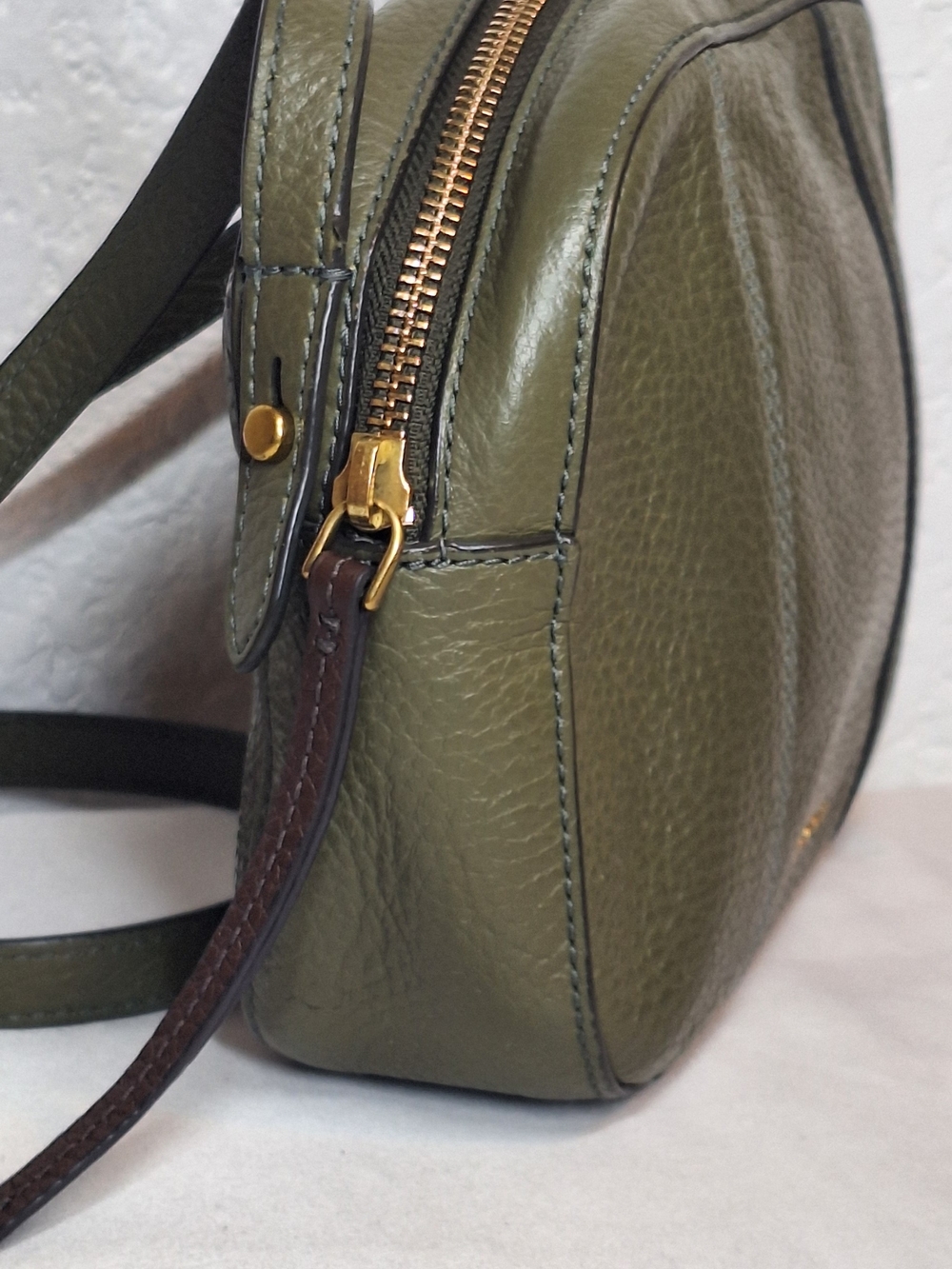 Authentic Fossil Gemma Pebbled Leather Crossbody Bag – Olive Green - Picture 3 of 16